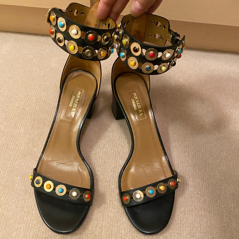 2 inch heel, black leather, very cool shoe